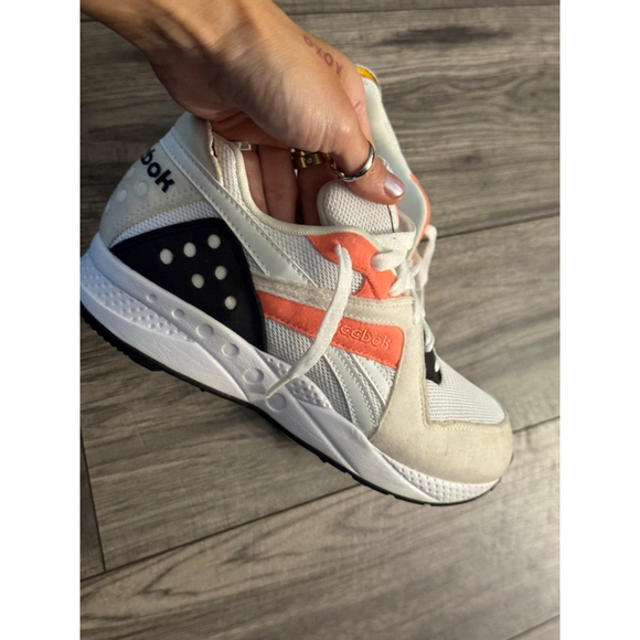 Reebok Ladies 5.5 PYRO White Stellar Pink Trek Gold Style Pattern Retro Style - Picture 3 of 10